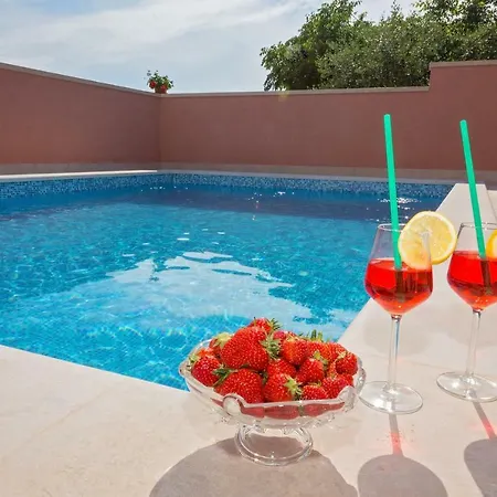 Villa Petra, Kaštelir