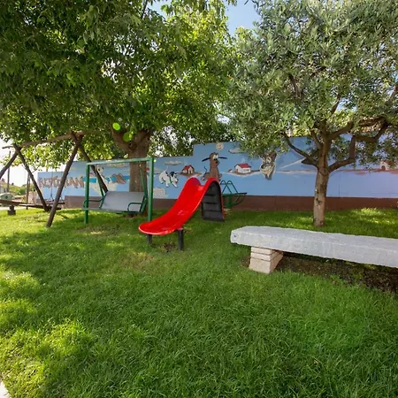 Villa Petra, *