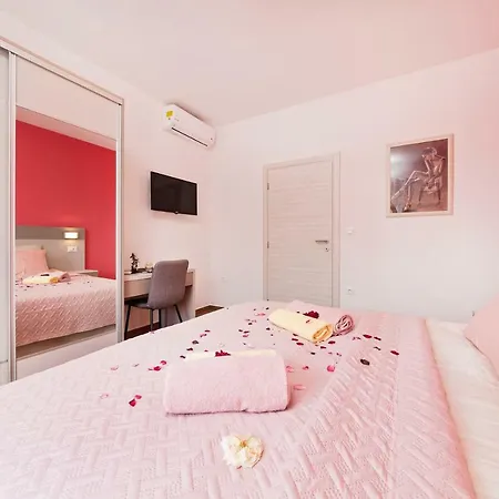 Villa Petra, Kaštelir
