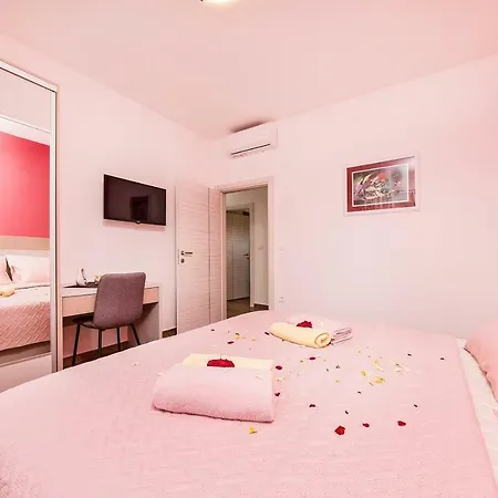 Willa Petra, Kaštelir