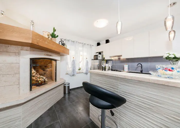 וילה Petra, Kaštelir