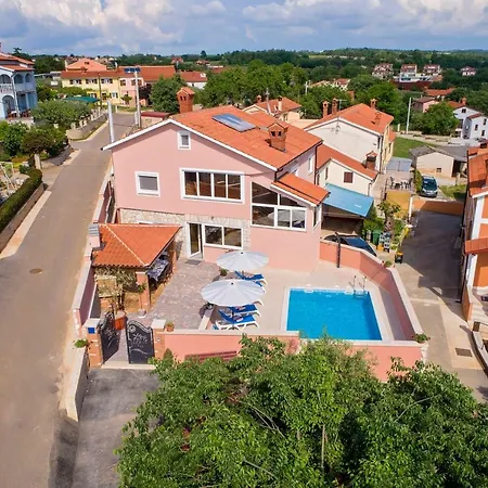 Petra, Villa Kastelir