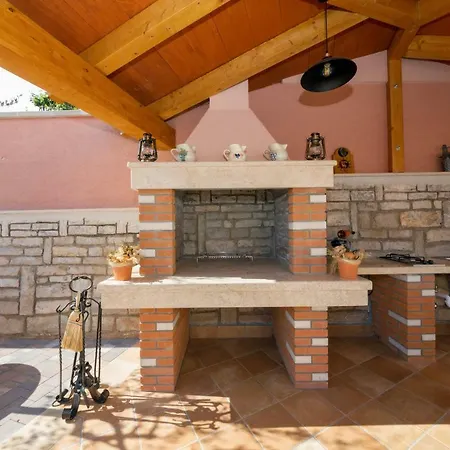 Villa Petra, *