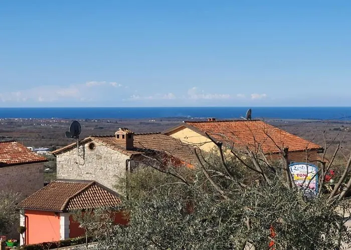 Petra, Villa Kaštelir