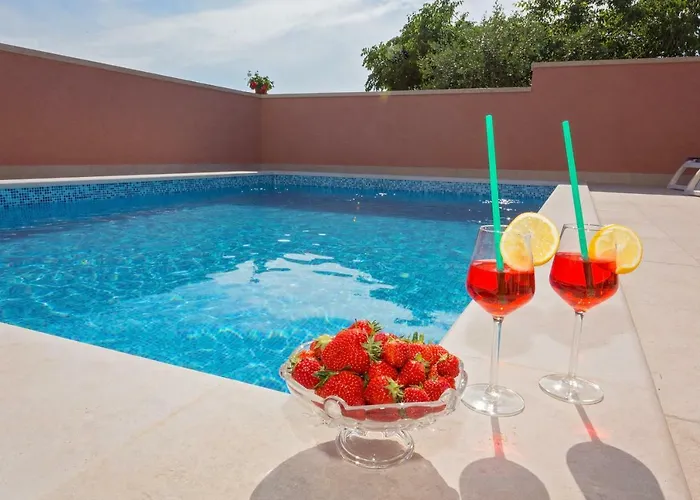 Villa Petra, Kaštelir