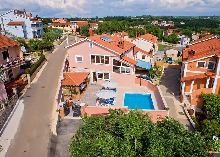 Petra, Villa Kaštelir