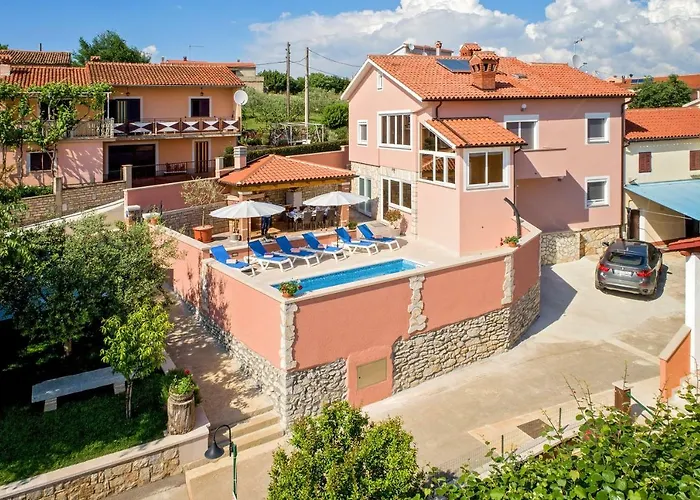 Petra, Villa Kaštelir